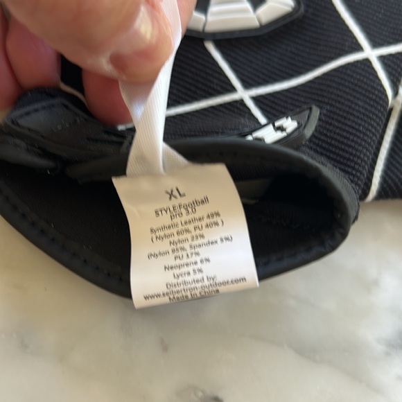 Football Receiver Gloves - Picture 4 of 6